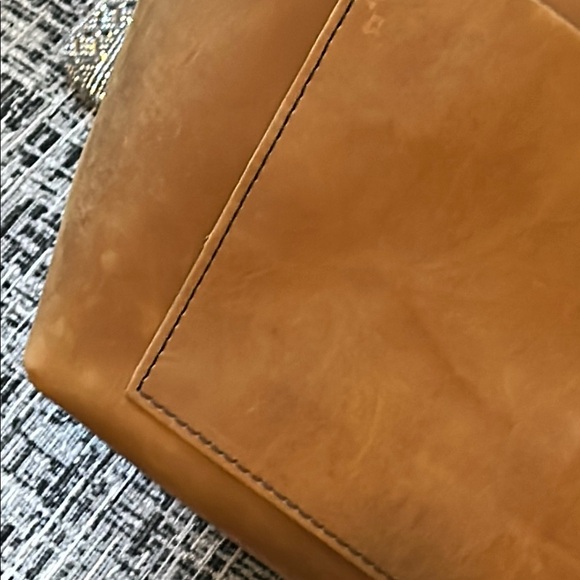 Portland Leather Tan Tote Large Bag in Dakota leather - Picture 9 of 12